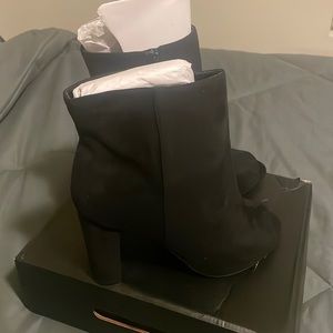 Never worn.